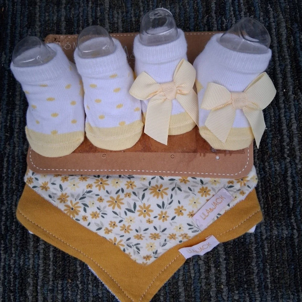 Lila & Jack Baby Booties Socks And Bibs Set New NWT Yellow